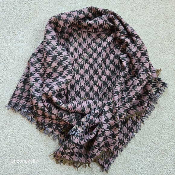 Wilfred 100% Wool Pink Houndstooth Scarf Reversible Aritzia - Picture 10 of 10